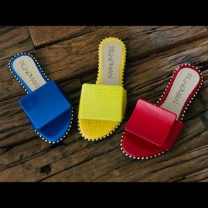 Women sandals in three colors